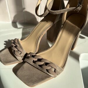 Nicole Miller Chain Heels 7